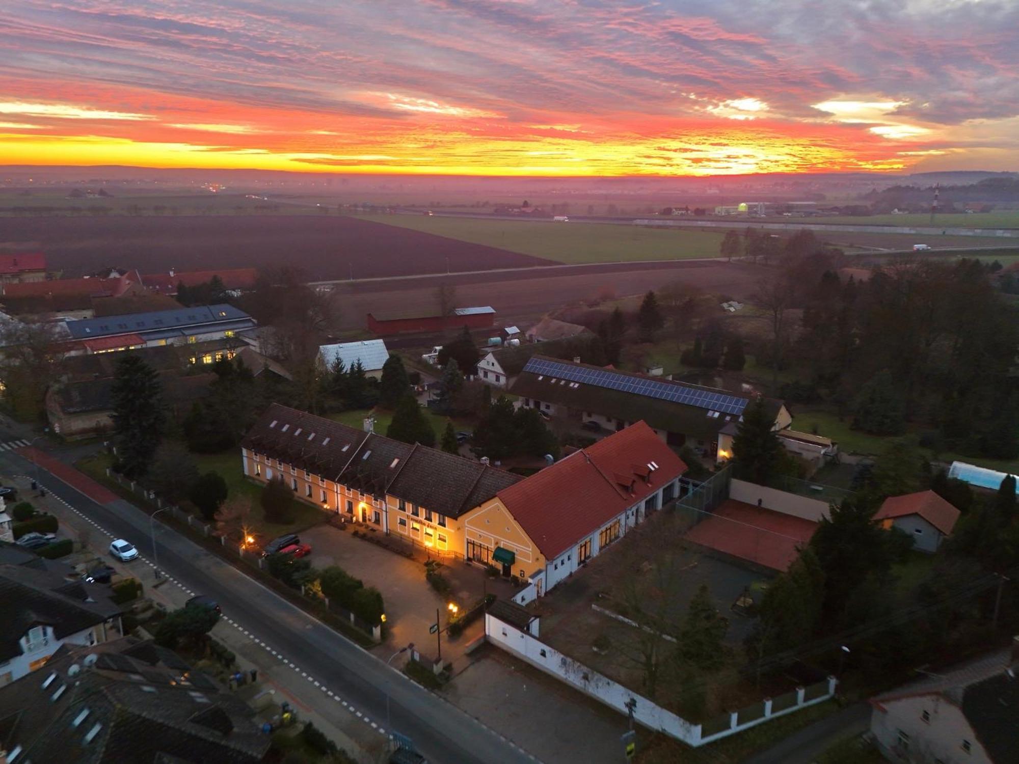 Pension U Svateho Jana Hradec Králové Exterior foto